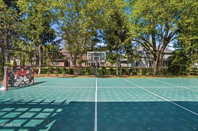 5065 Green Spruce Drive, Sylvania, OH 43560