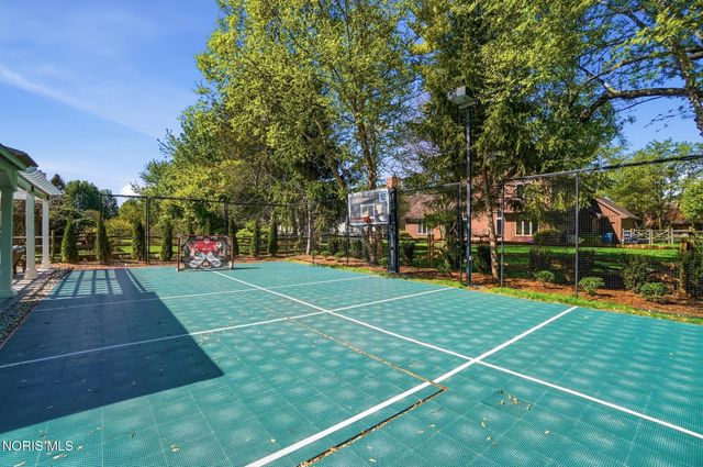 5065 Green Spruce Drive, Sylvania, OH 43560