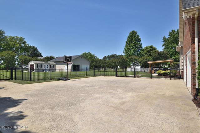 3804 Sterling Trace Drive, Winterville, NC 28590