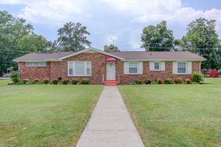 200 Kingswood Dr, Clarksville, TN 37043