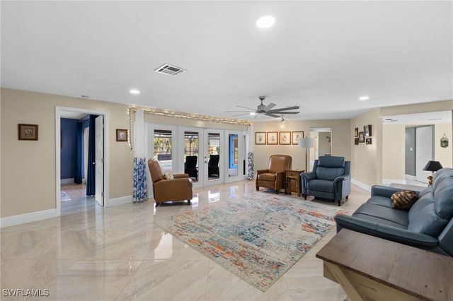 3743 Liberty SQ, Fort Myers, FL 33908