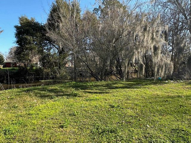 12 Fernwood Dr, Houma, LA 70364