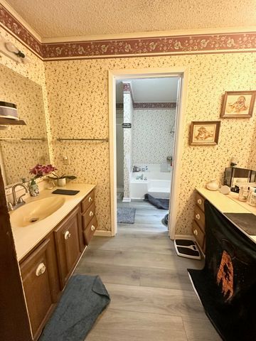 12 Fernwood Dr, Houma, LA 70364