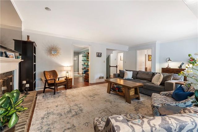 2220 Defoors Ferry Road NW, Atlanta, GA 30318