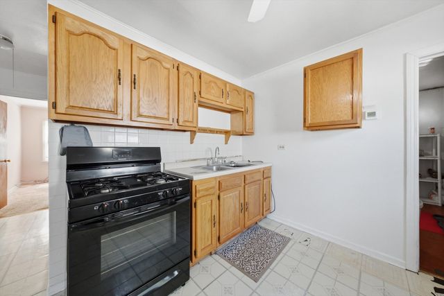 6811 W Crandall Avenue, Worth, IL 60482