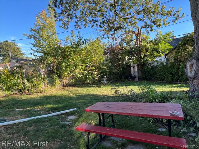 22936 CAROLINA Street, St. Clair Shores, MI 48080