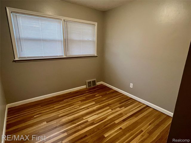 22936 CAROLINA Street, St. Clair Shores, MI 48080