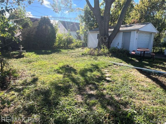 22936 CAROLINA Street, St. Clair Shores, MI 48080