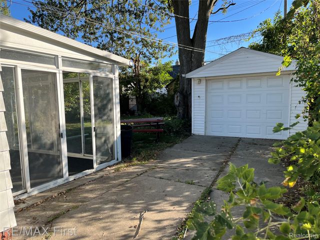 22936 CAROLINA Street, St. Clair Shores, MI 48080