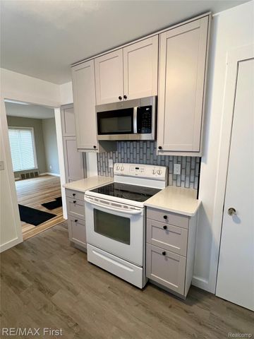 22936 CAROLINA Street, St. Clair Shores, MI 48080