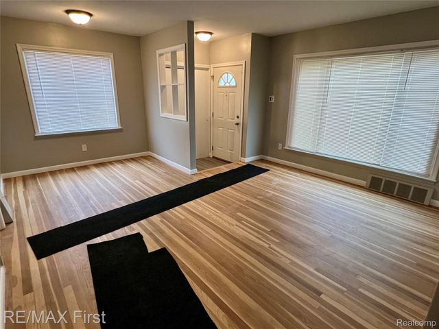 22936 CAROLINA Street, St. Clair Shores, MI 48080