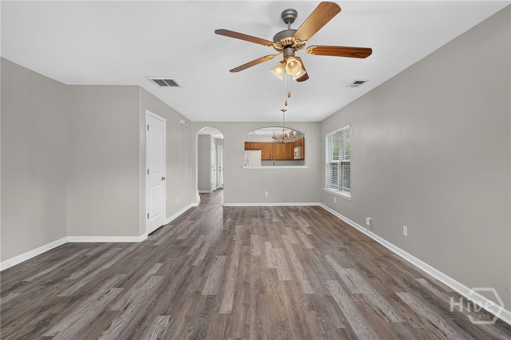 Image 10 of property listing at 48 Winter Lake Circle, Savannah, GA 31407