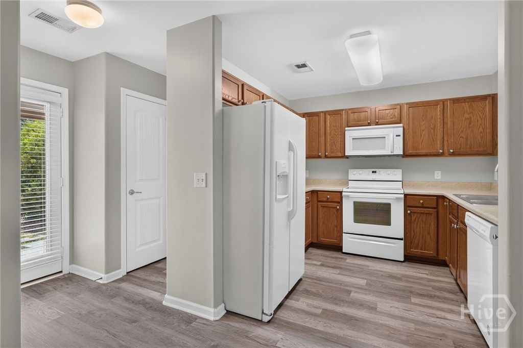 Image 11 of property listing at 48 Winter Lake Circle, Savannah, GA 31407