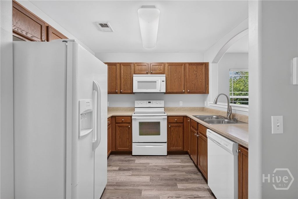 Image 12 of property listing at 48 Winter Lake Circle, Savannah, GA 31407