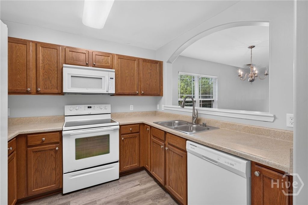Image 14 of property listing at 48 Winter Lake Circle, Savannah, GA 31407