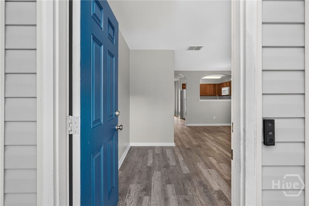 Image 2 of property listing at 48 Winter Lake Circle, Savannah, GA 31407
