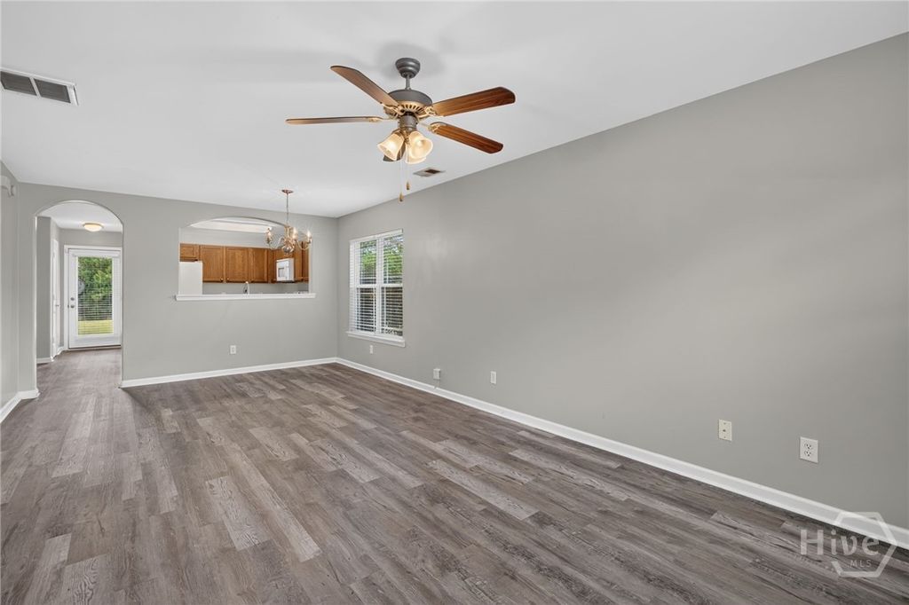 Image 6 of property listing at 48 Winter Lake Circle, Savannah, GA 31407