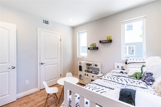 1737 S Longwood Avenue, Los Angeles, CA 90019