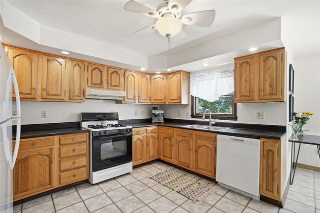 148 Olympia St, Mt Washington, PA 15211