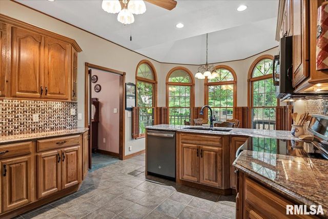 49 WOODLAND Trail, Rochester, IL 62563