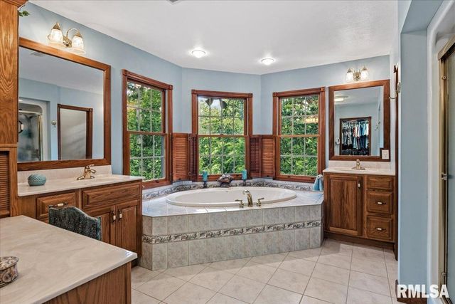 49 WOODLAND Trail, Rochester, IL 62563
