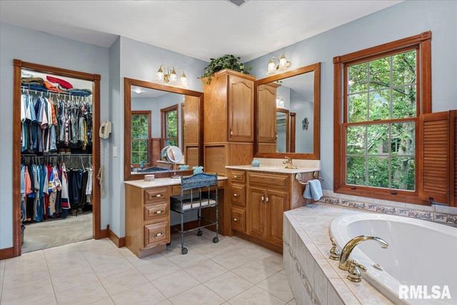 49 WOODLAND Trail, Rochester, IL 62563