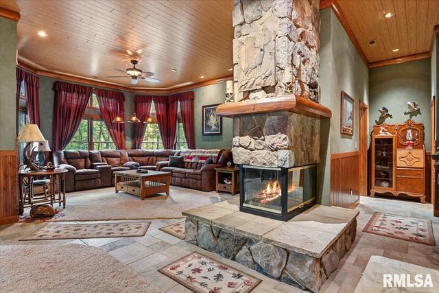 49 WOODLAND Trail, Rochester, IL 62563