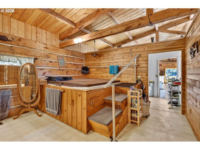18370 S OLD CLARKE Rd, Mulino, OR 97042