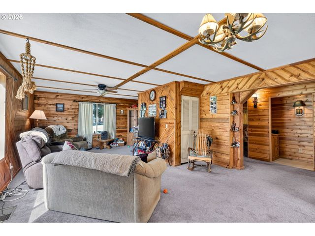 18370 S OLD CLARKE Rd, Mulino, OR 97042
