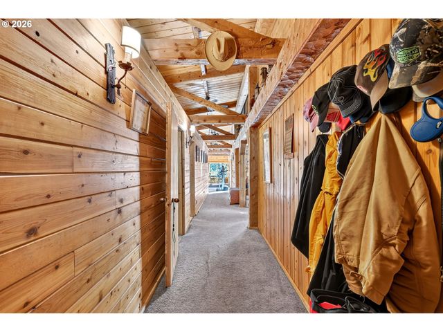 18370 S OLD CLARKE Rd, Mulino, OR 97042