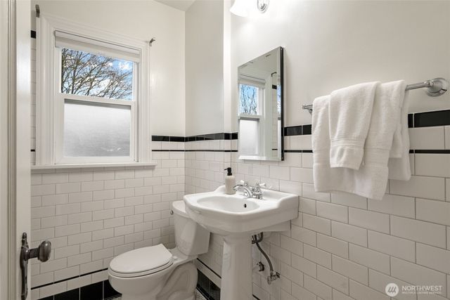 7740 18th Avenue NE, Seattle, WA 98115