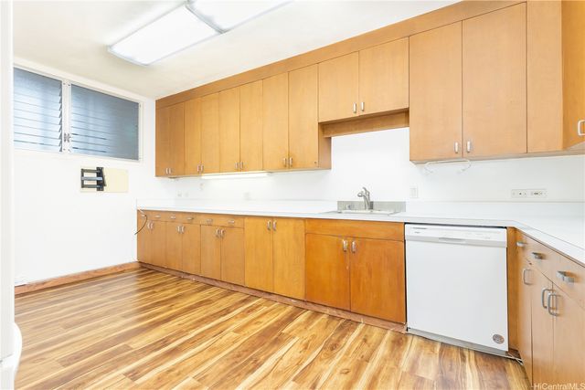 999 Wilder Avenue 305, Honolulu, HI 96822