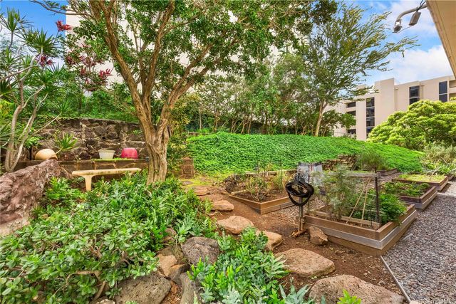 999 Wilder Avenue 305, Honolulu, HI 96822