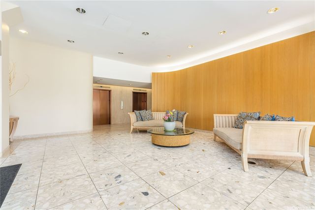 999 Wilder Avenue 305, Honolulu, HI 96822