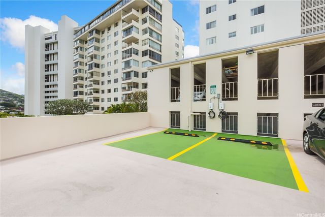 999 Wilder Avenue 305, Honolulu, HI 96822