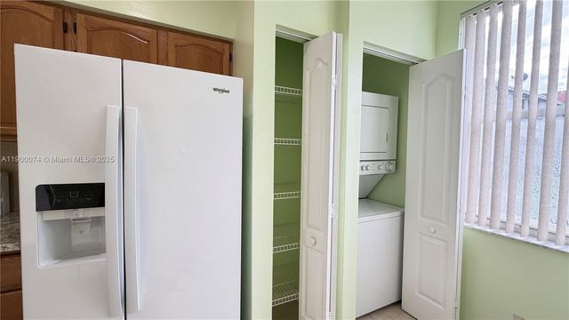 870 NE 212th Ter 4, Miami, FL 33179