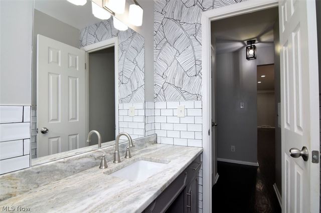 4949 Emmet Road, Lyndhurst, OH 44124
