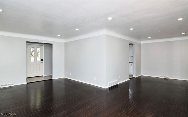 4949 Emmet Road, Lyndhurst, OH 44124