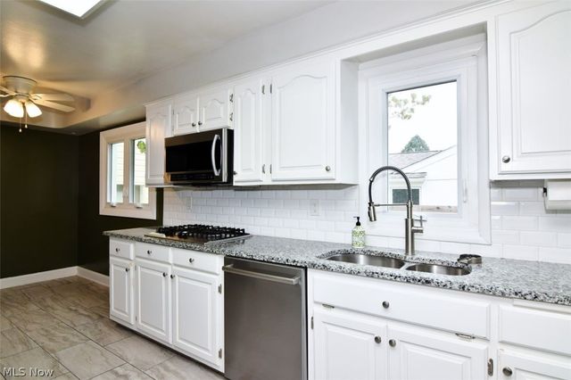 4949 Emmet Road, Lyndhurst, OH 44124