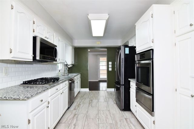 4949 Emmet Road, Lyndhurst, OH 44124