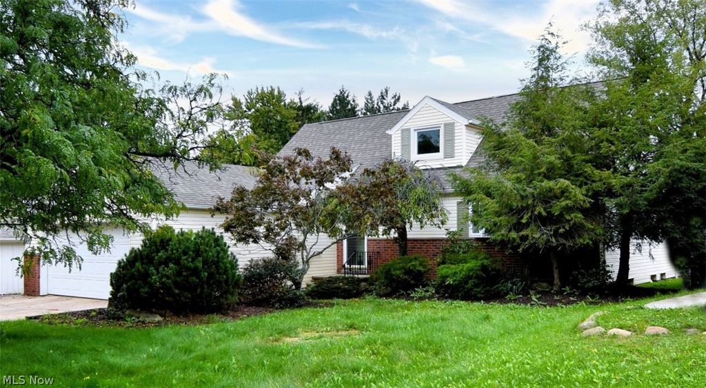 4949 Emmet Road, Lyndhurst, OH 44124