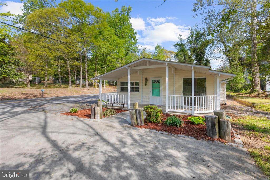 Image 3 of property listing at 8312 PINE BLVD, Lusby, MD 20657