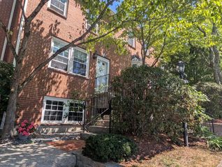 77 Derryfield Court # 77, Manchester, NH 03104