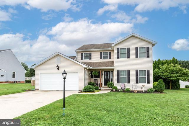 13 FIELDCREST DR, Littlestown, PA 17340