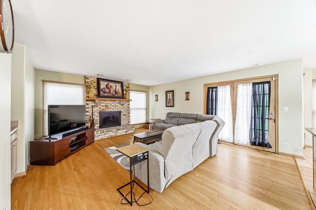 275 Farmhill Drive, Algonquin, IL 60102