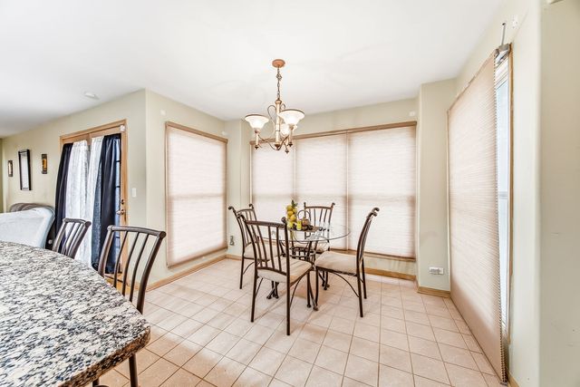 275 Farmhill Drive, Algonquin, IL 60102