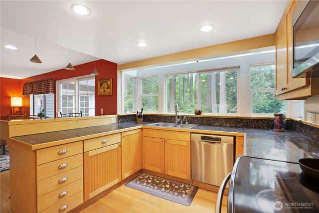 4320 Palomino Drive NE, Bainbridge Island, WA 98110