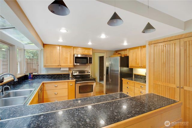 4320 Palomino Drive NE, Bainbridge Island, WA 98110