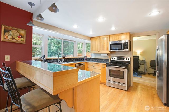4320 Palomino Drive NE, Bainbridge Island, WA 98110