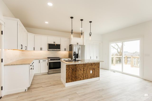 1902 Oriole Court, Junction City, KS 66441